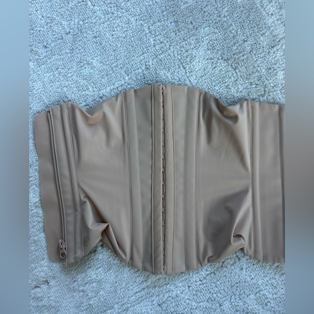 NEW - Honey Love brand - Nude Strapless Waist Trainer Corset